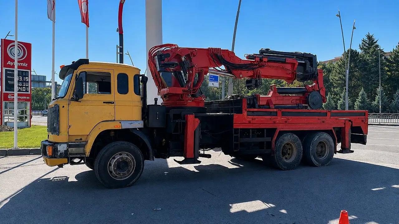 Yüksek binalardan ağır malzemelere! Kayseri'de vinç operatörleri