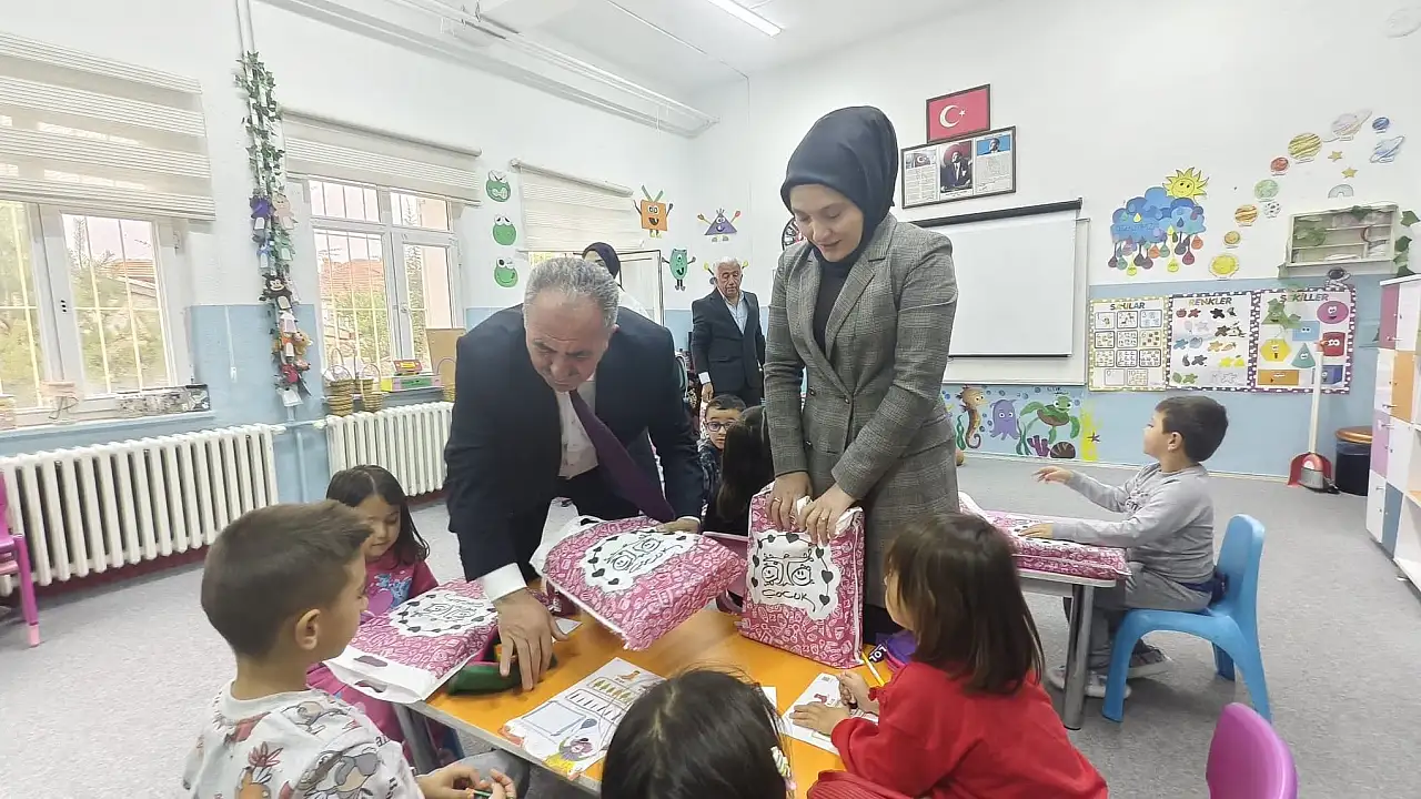 Kayseri'de öğrencilere kırtasiye desteği