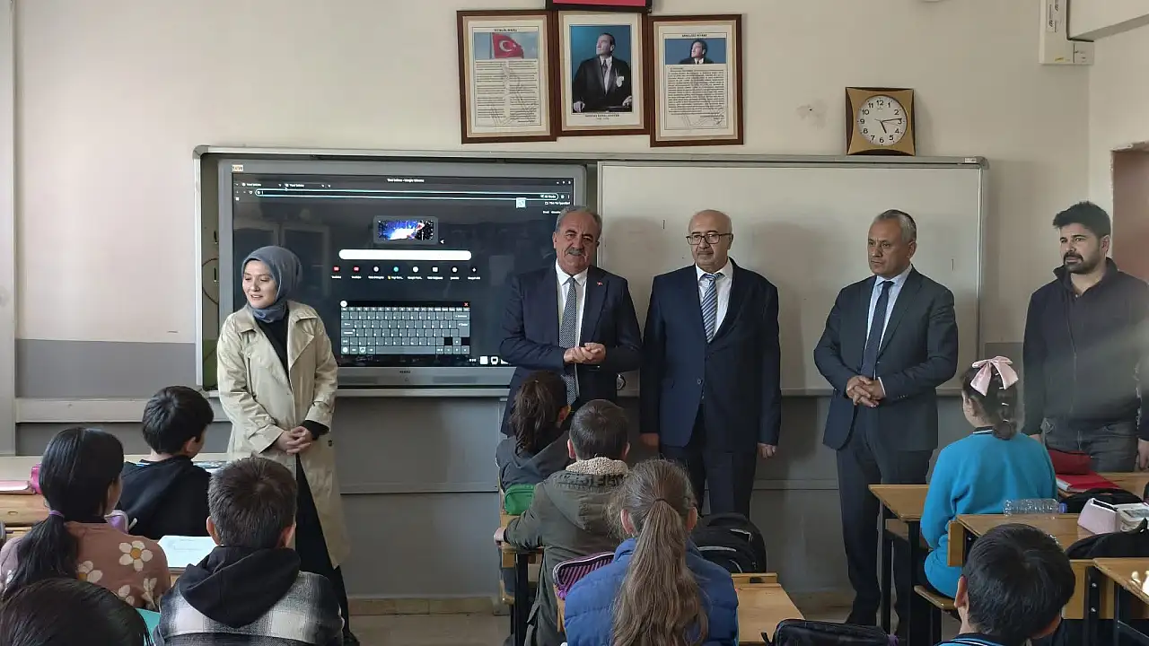 Kayseri'de kırtasiye desteği devam ediyor
