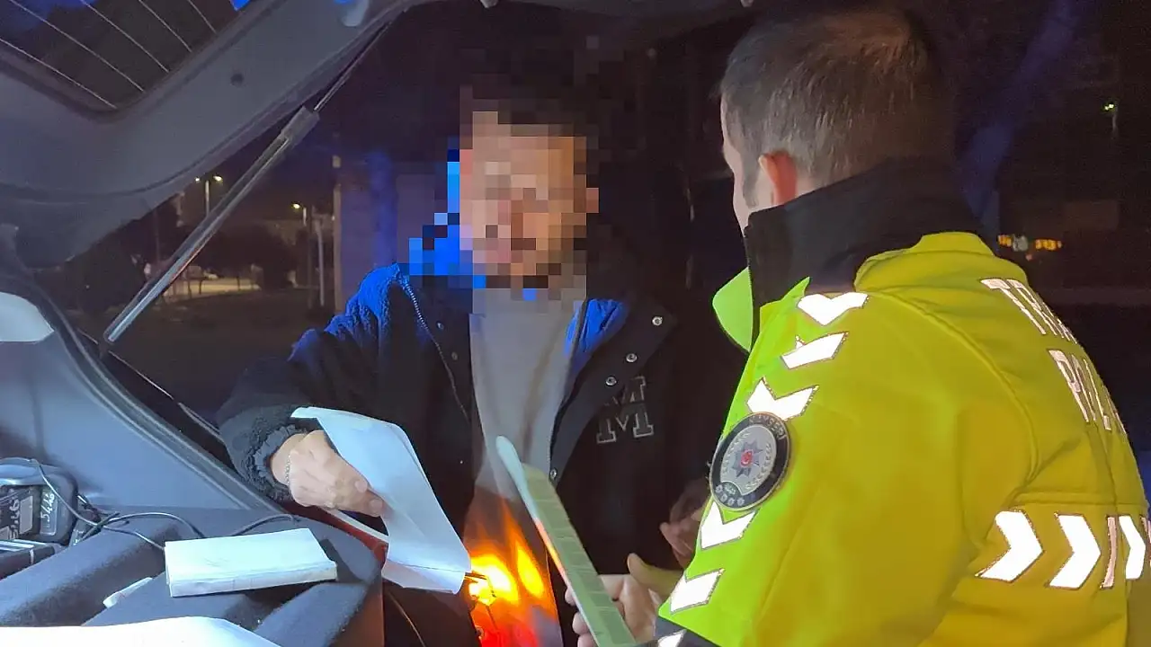 Kayseri'de kırmızı ışıkta uyuyakaldılar! Gerçek polis kontrolünde ortaya çıktı