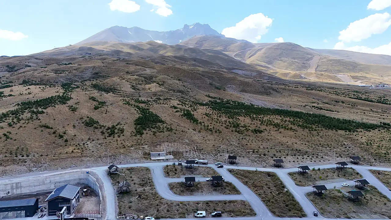 Kayseri'nin simgesi Erciyes'te yeni çalışma: Doğaya tohum da bırakıldı