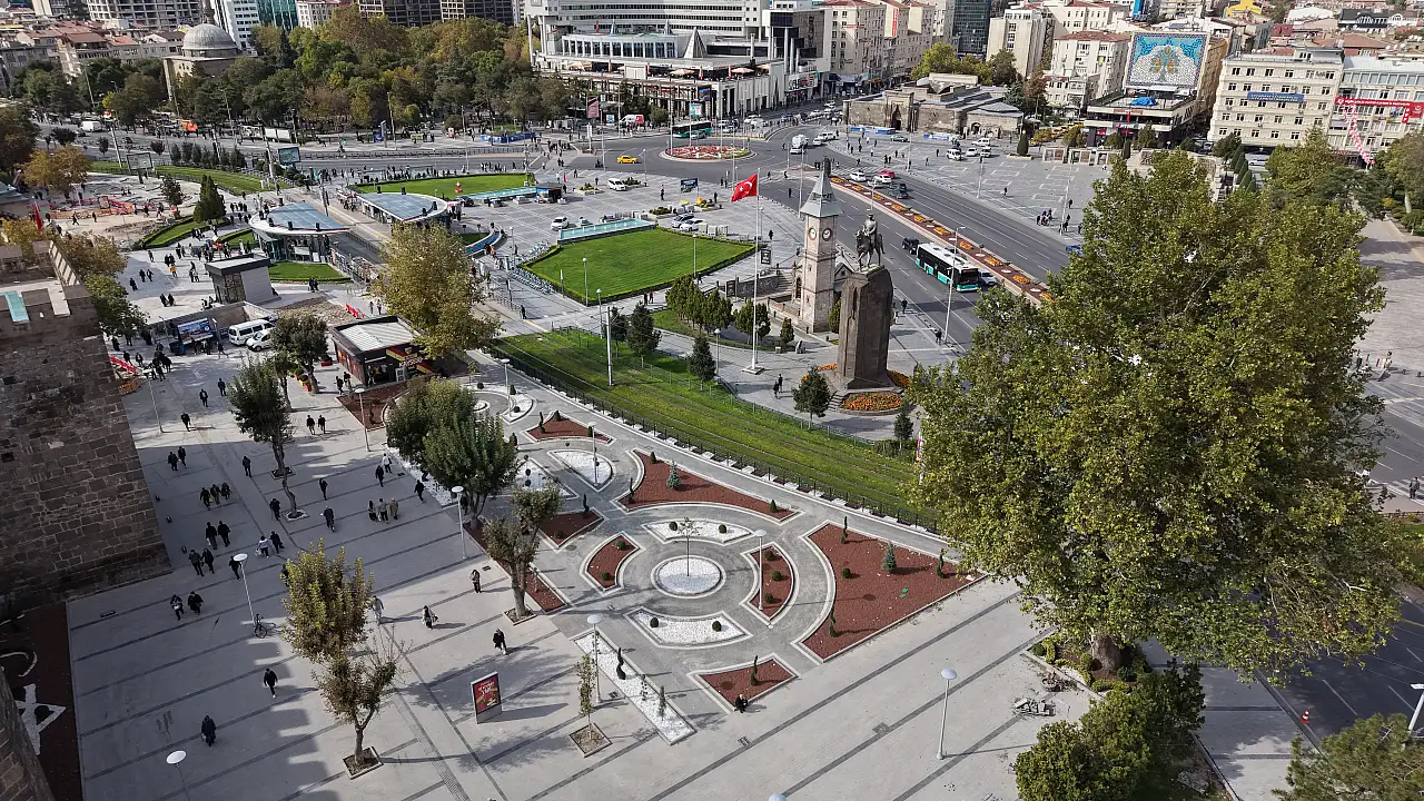Kayseri'nin kalbinde değişim var! Vatandaşların gözü bu ayrıntıda