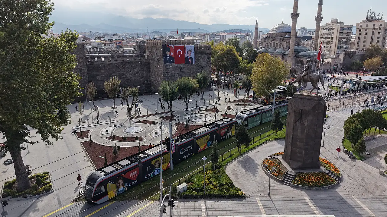 Kayseri'nin kalbinde değişim var! Vatandaşların gözü bu ayrıntıda