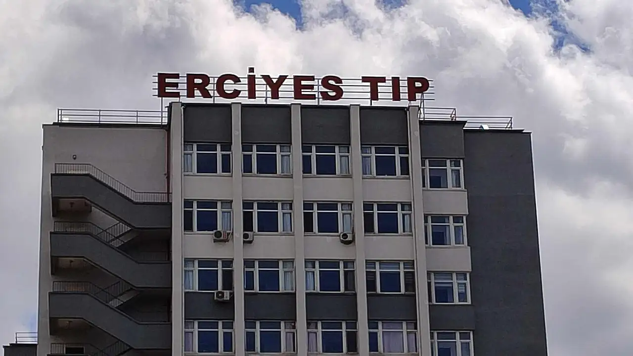 Erciyes Üniversitesi'nde yarın saat 14.00'te itfaiye, ambulans ve emniyet ekipleri görürseniz şaşırmayın