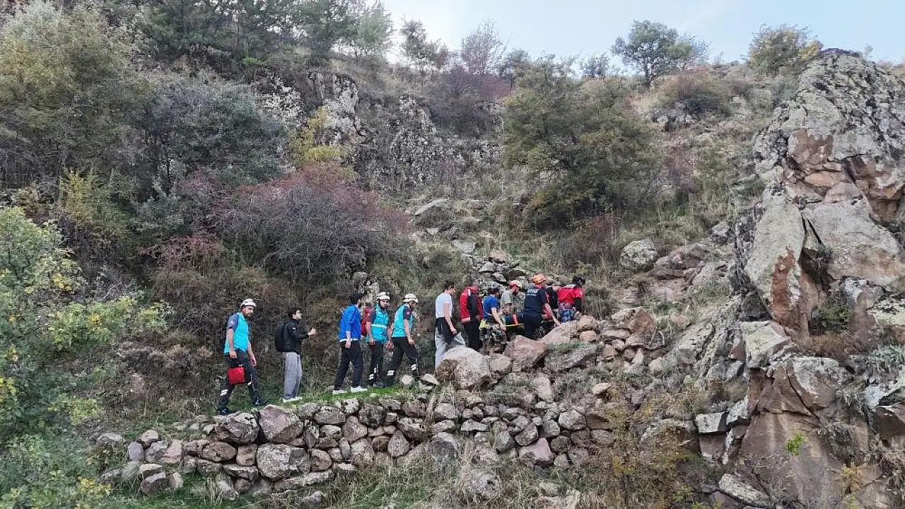 Kayseri'de yürüyüş yaparken kayalıklardan düştü!