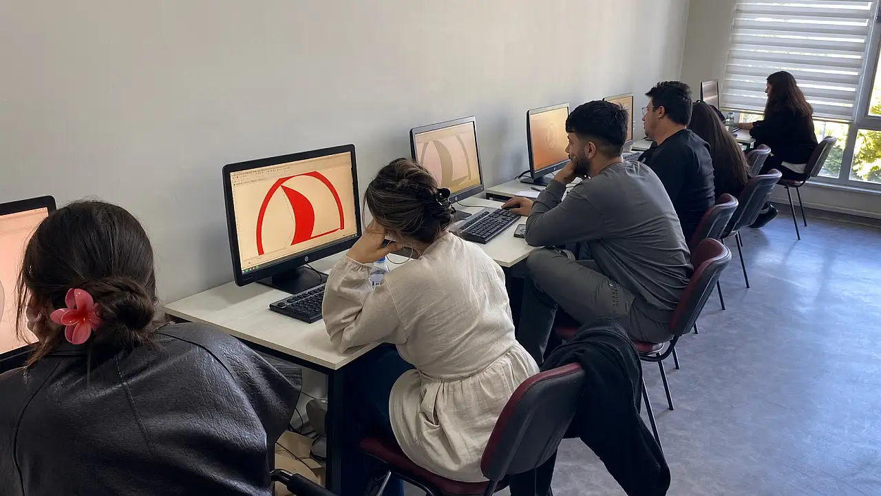 Sadece sertifika değil iş kapısı! Ev hanımından üniversiteliye herkes buraya koşuyor
