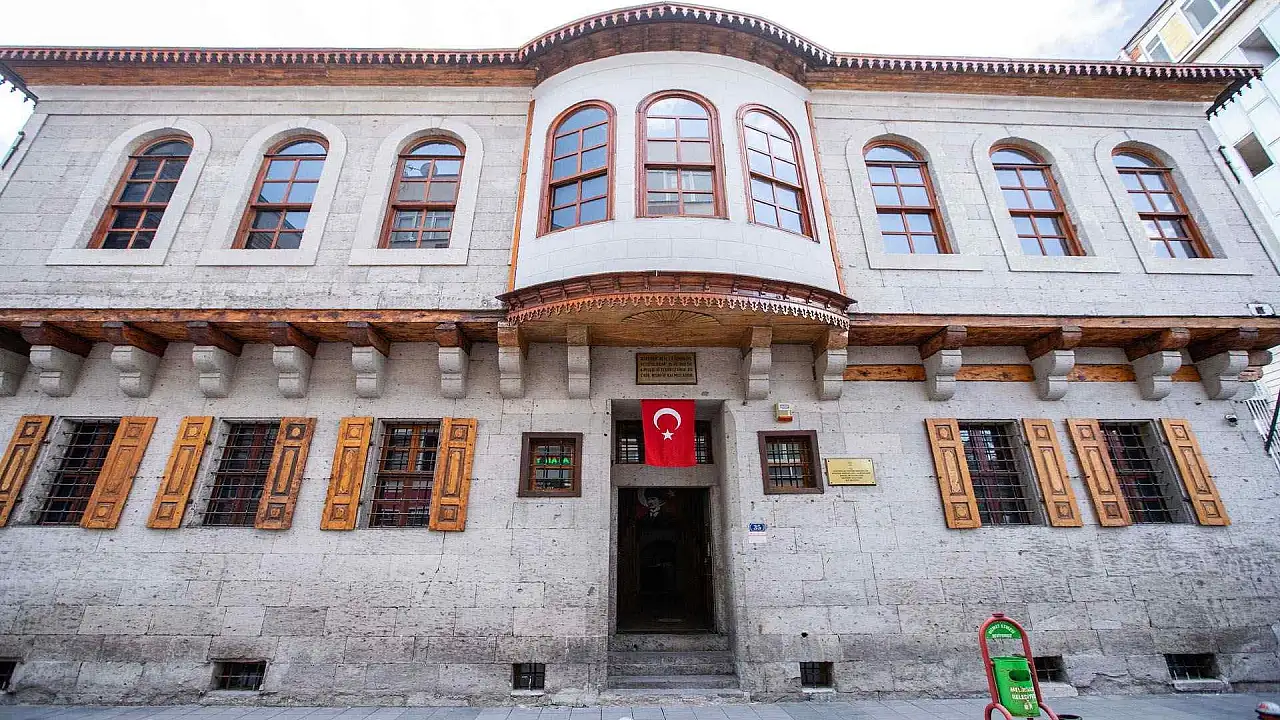Erciyes Üniversitesi öğrencilerine ücretsiz Kayseri kültür turu