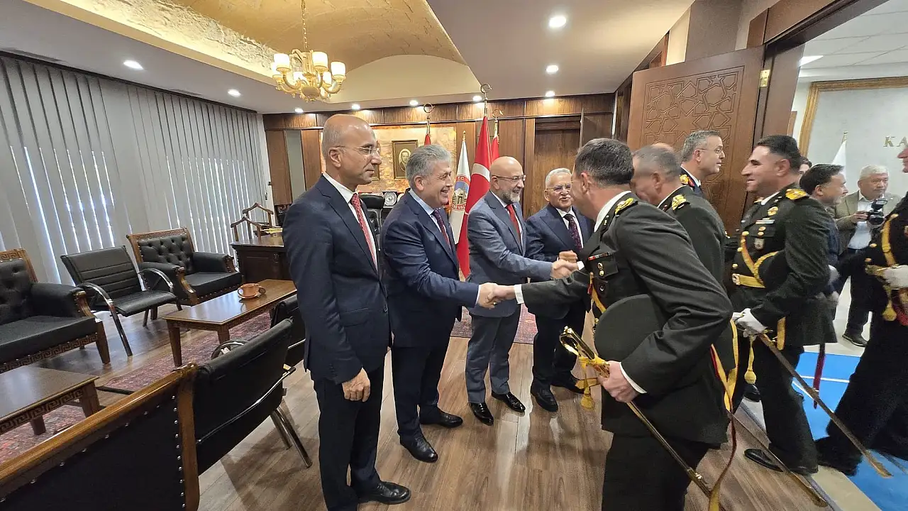Kayseri'de Cumhuriyet buluşması: Milletvekilleri aynı törende