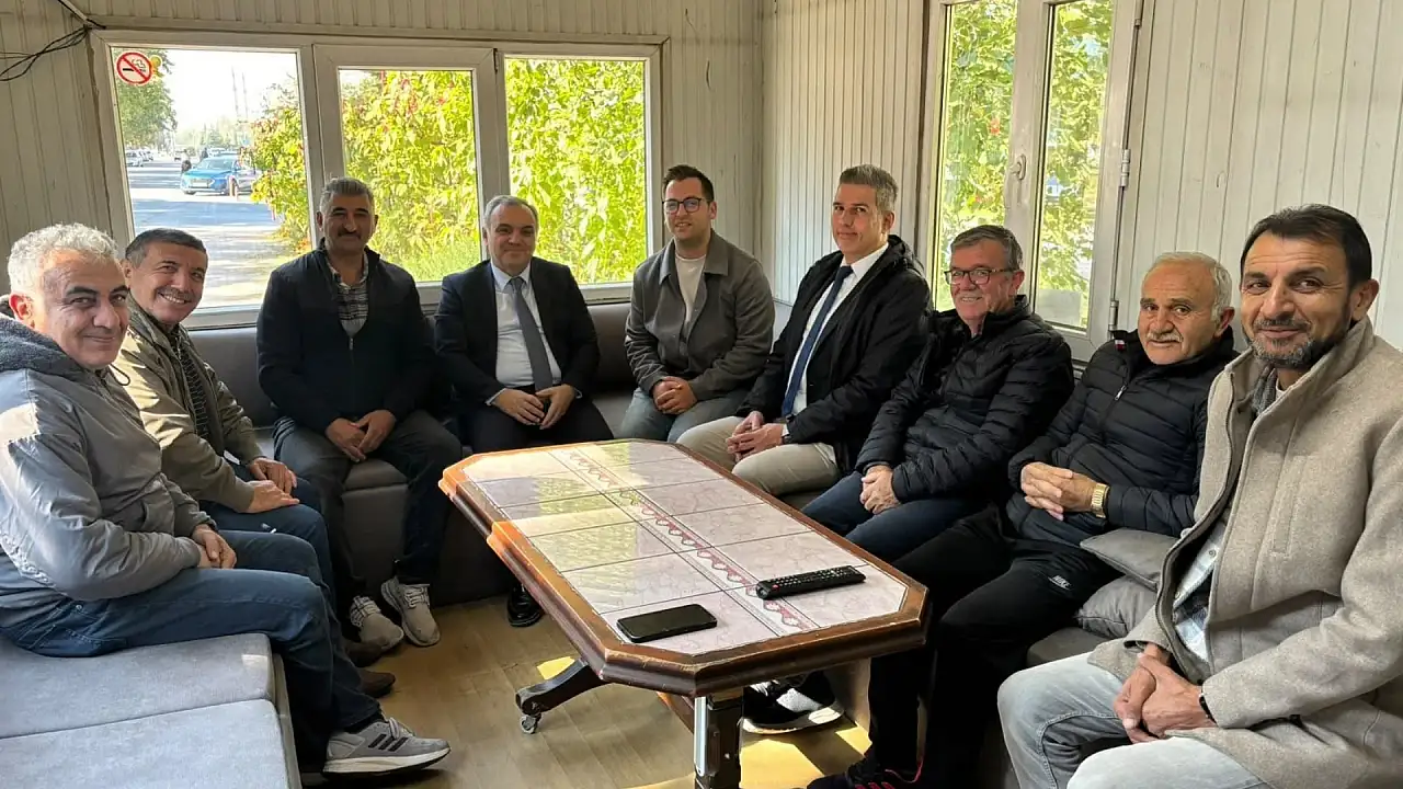 Rektör Altun kampüste öğrenciler ve esnafla bir araya geldi