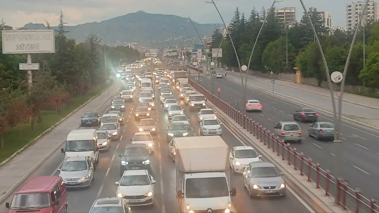 Kayseri'de yolda 3 kişi hayatını kaybetti