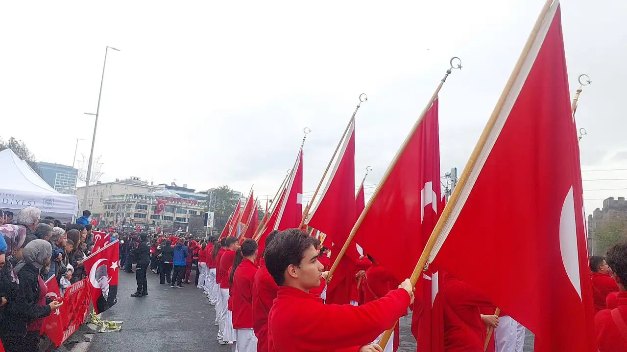 Kayseri'de Cumhuriyet kutlamaları başladı!
