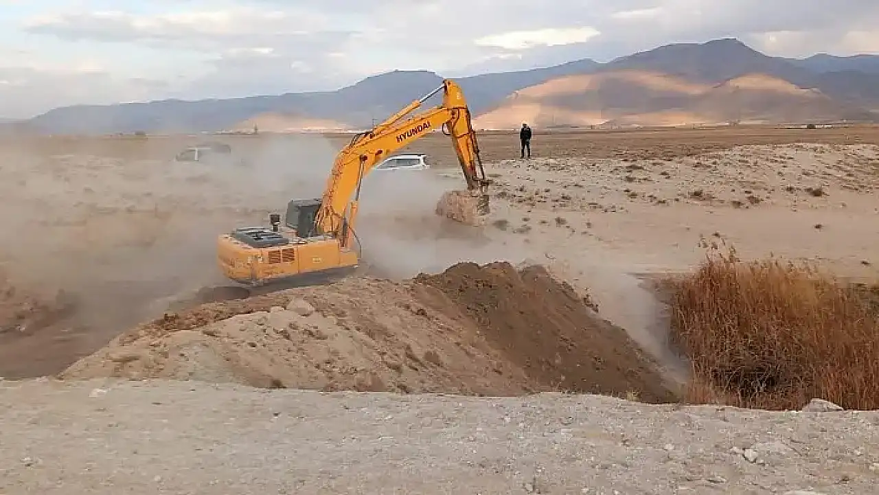 Kayseri'de 33 çiftçiye kiralanan alanı müdür inceledi! Köprü için harekete geçildi