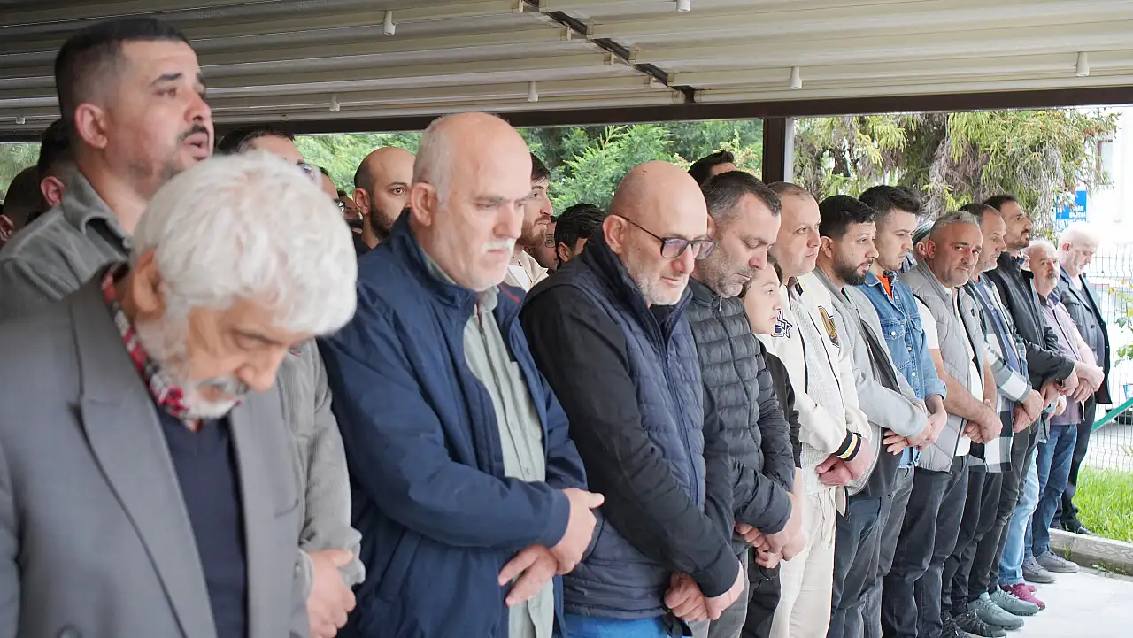 Genç doktor Sakarya'da gözyaşlarıyla toprağa verildi