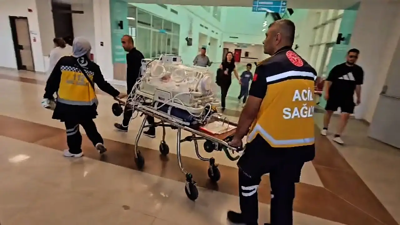 Helikopter ambulans Kayseri'den Niğde'ye prematüre bebek için havalandı