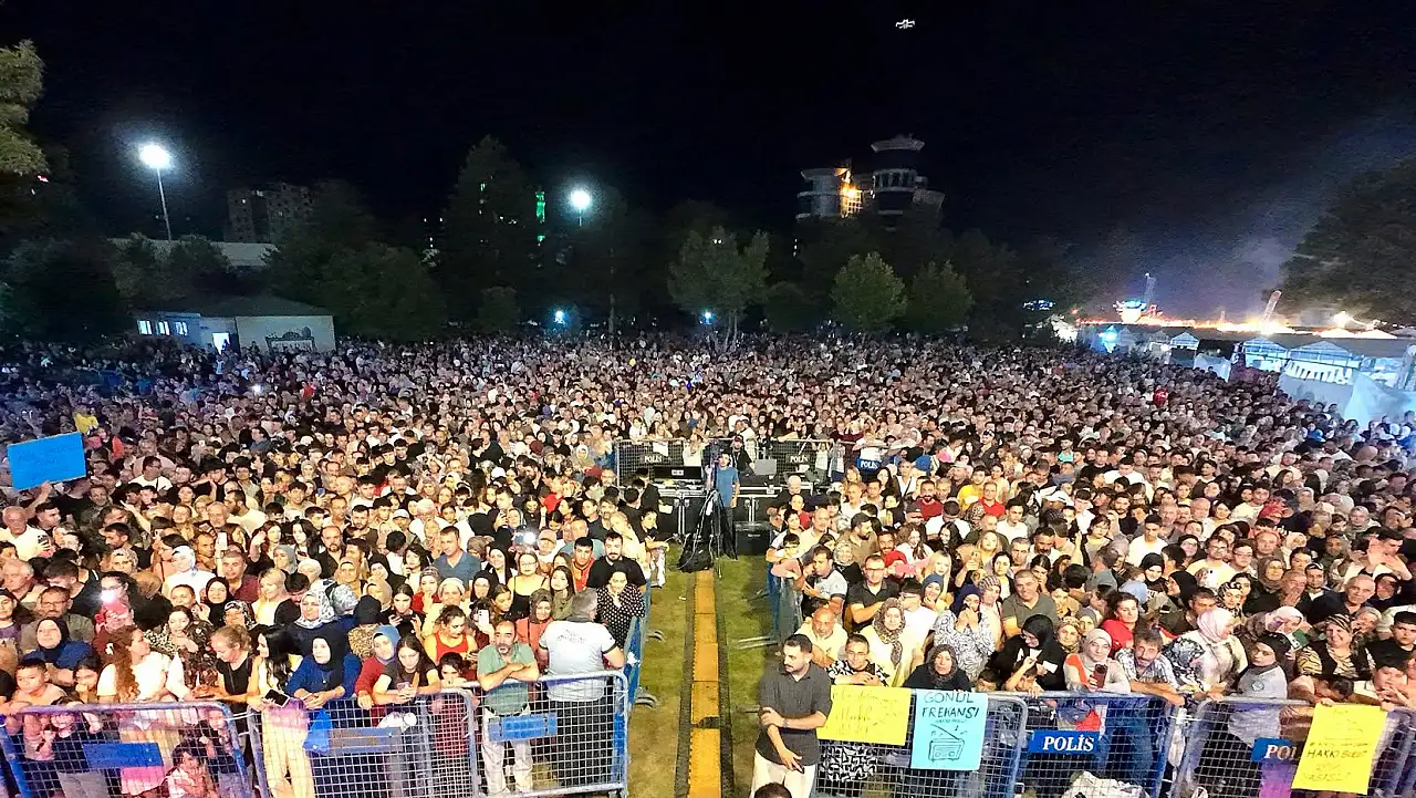 Kayseri'de dikkat çeken kalabalık! Akın akın alana gittiler