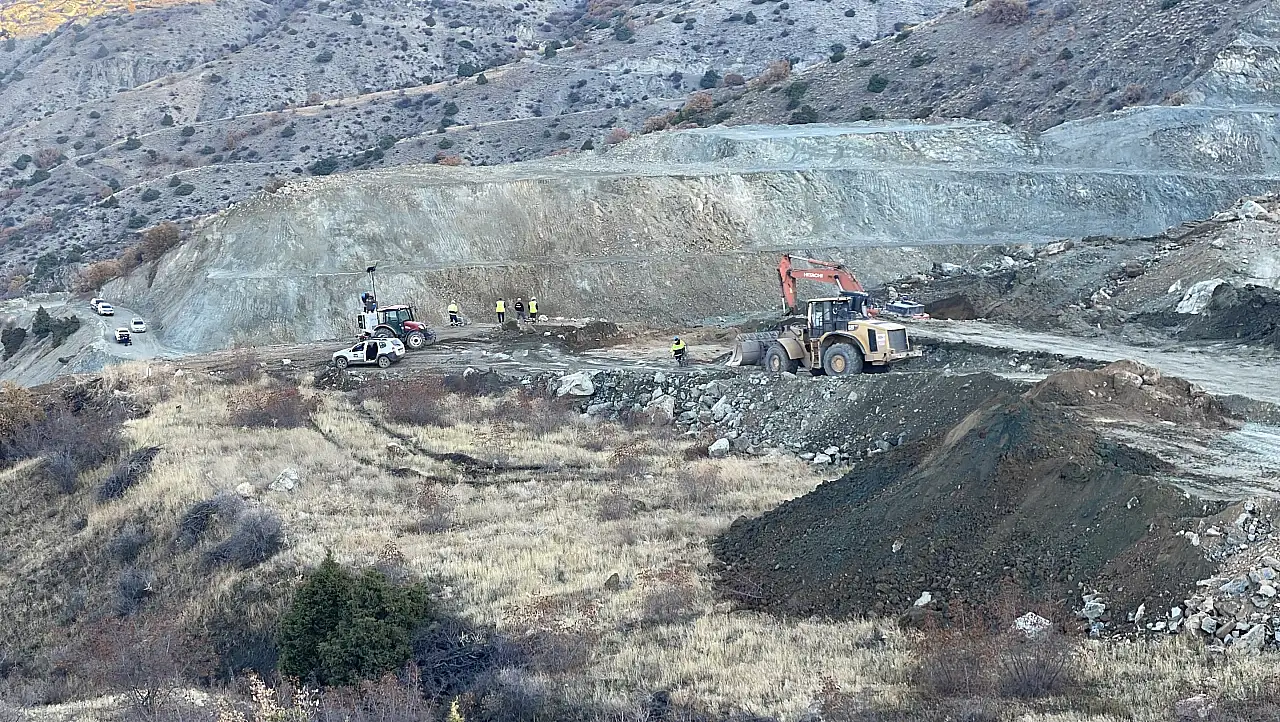 Sivas'ta göçük altında kalan kişi için çalışmalar 4. gününde!