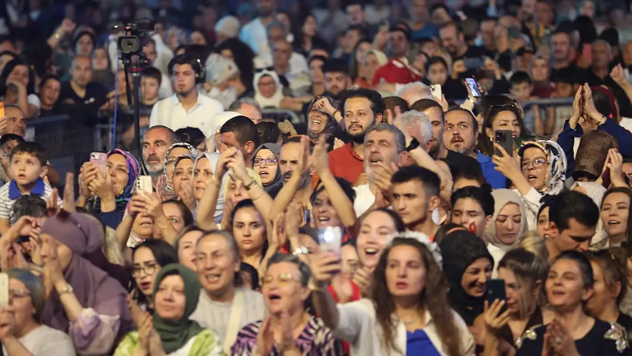 Kayseri'de dikkat çeken kalabalık! İzlemek için akın ettiler