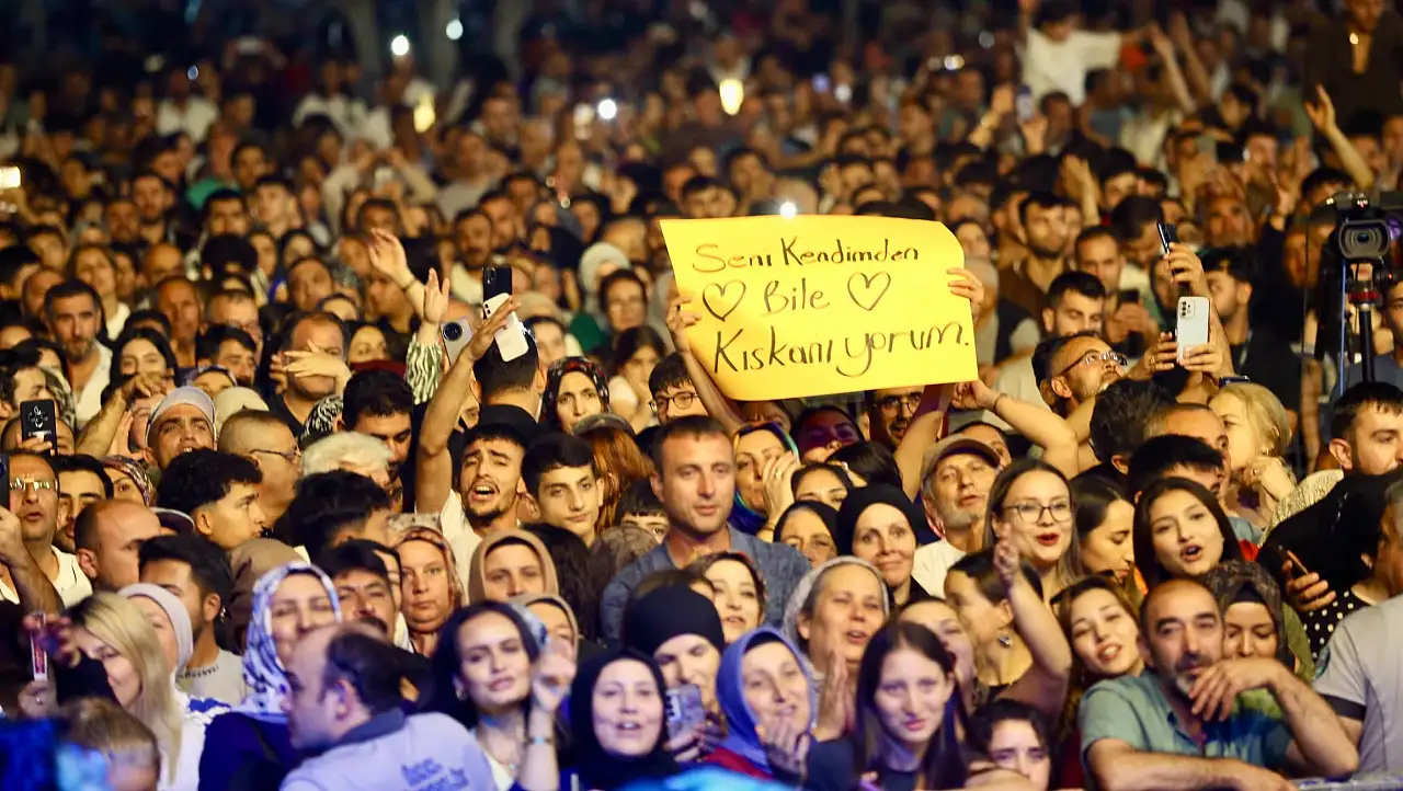 Kayseri'de dikkat çeken kalabalık! Akın akın alana gittiler