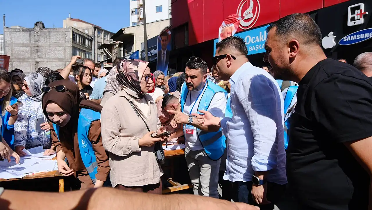 Kayseri Ülkü Ocakları önünde dikkat çeken kalabalık! İşte nedeni