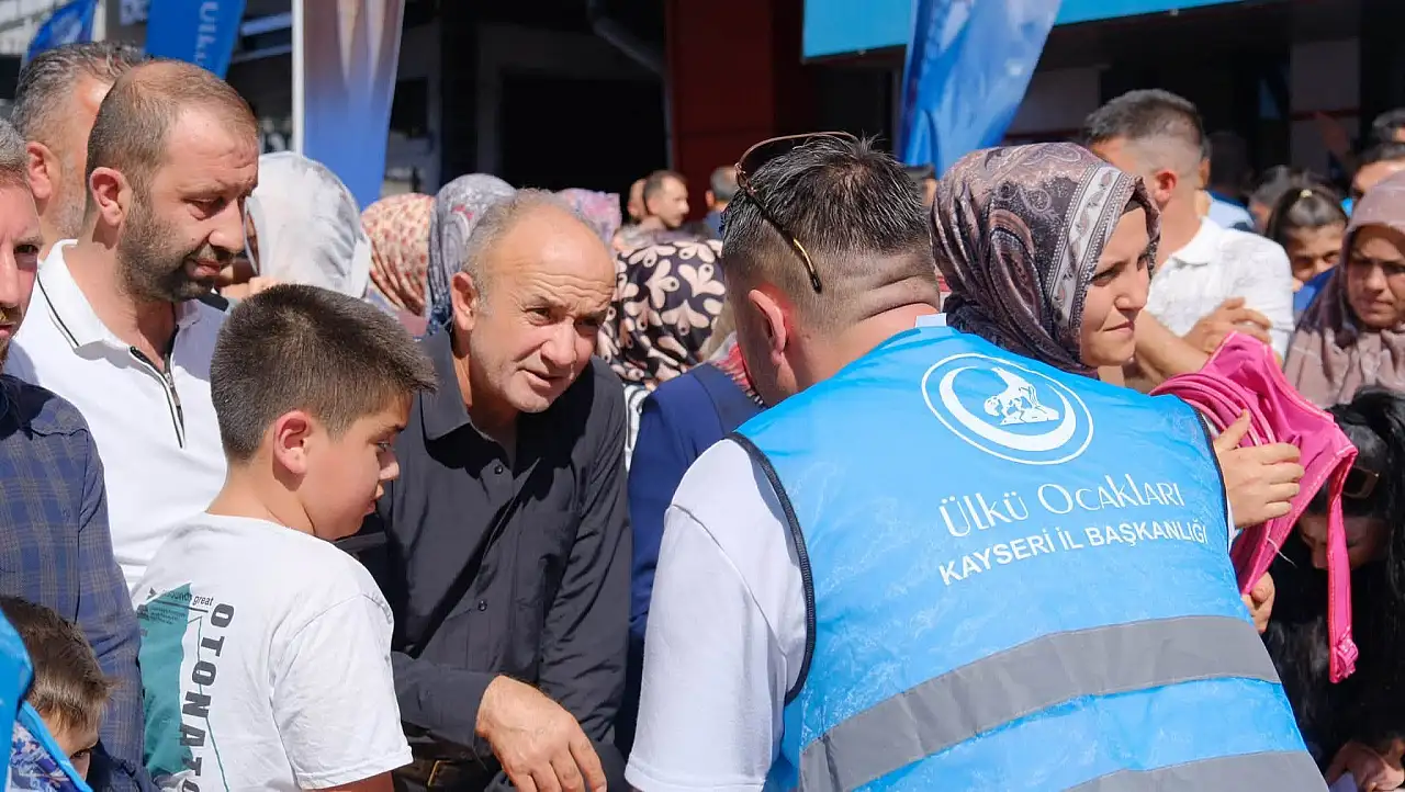 Kayseri Ülkü Ocakları önünde dikkat çeken kalabalık! İşte nedeni