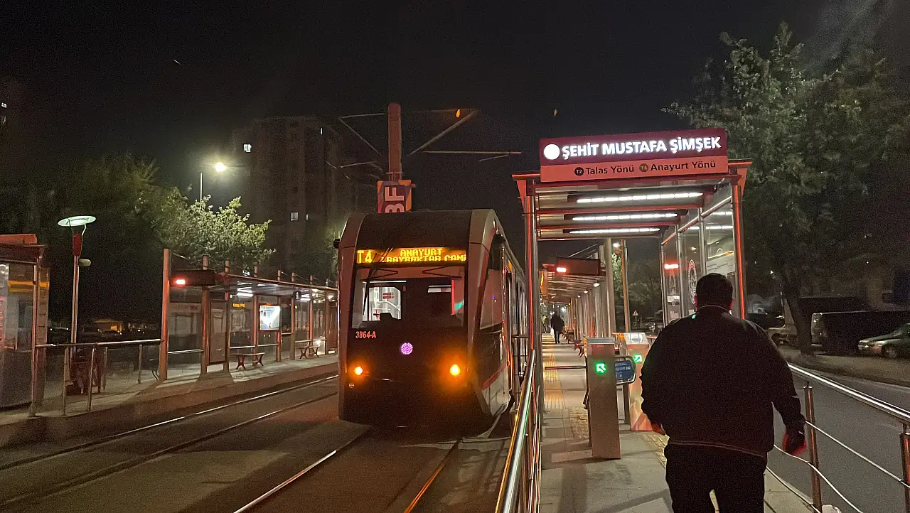 Kayseri'de tramvay yayaya çarptı