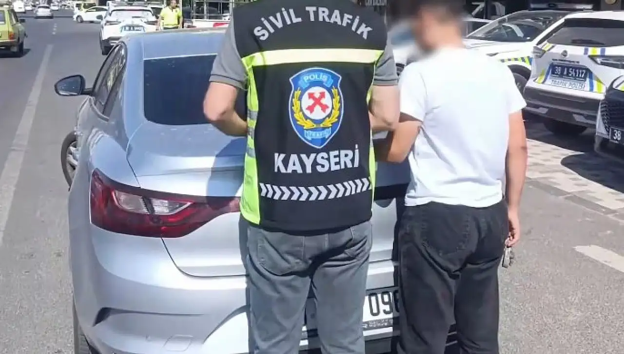 Kayseri'de yüzlerce sürücüye ceza! Arabalar men edildi, sürücü belgeleri alındı