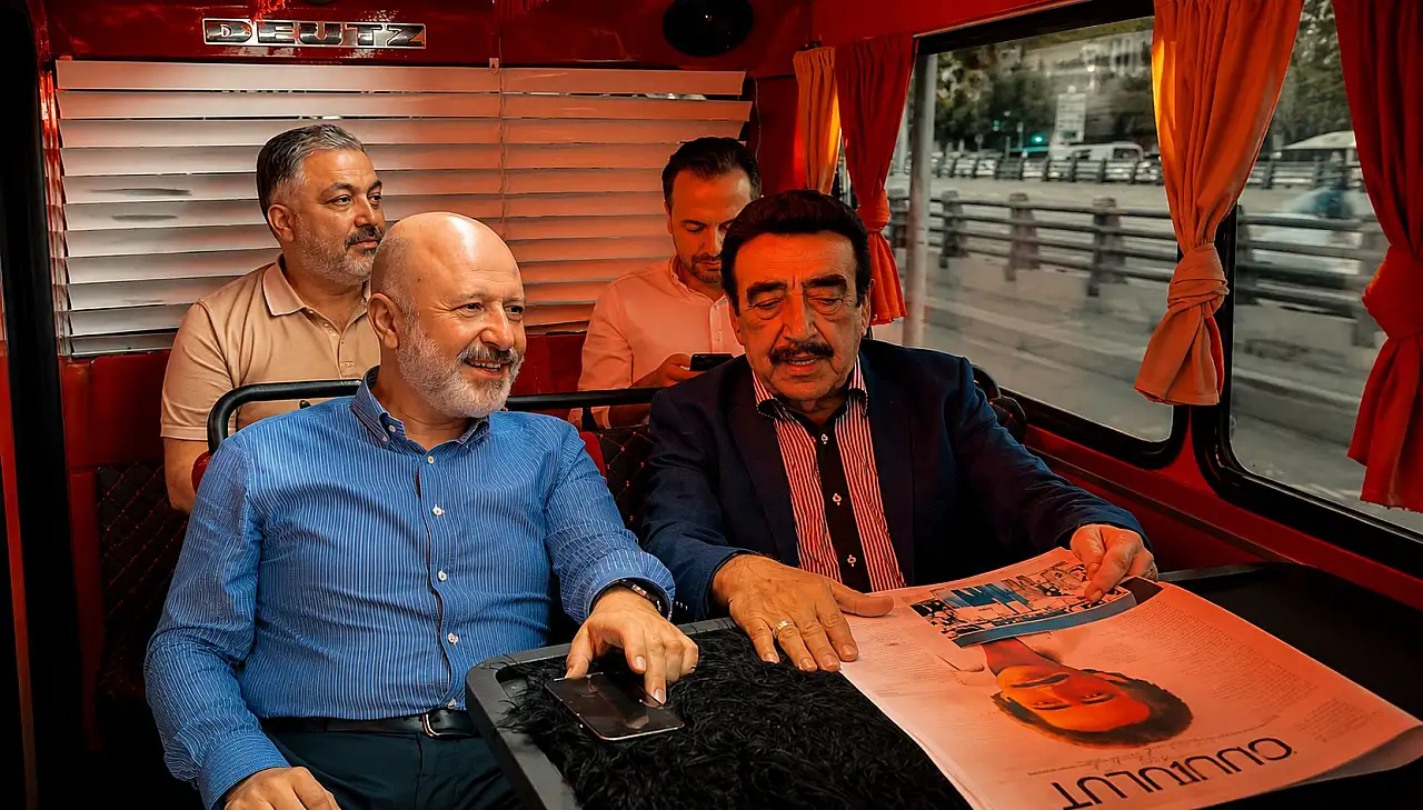 Kayseri'nin nostaljik otobüsüne ünlü isim de bindi