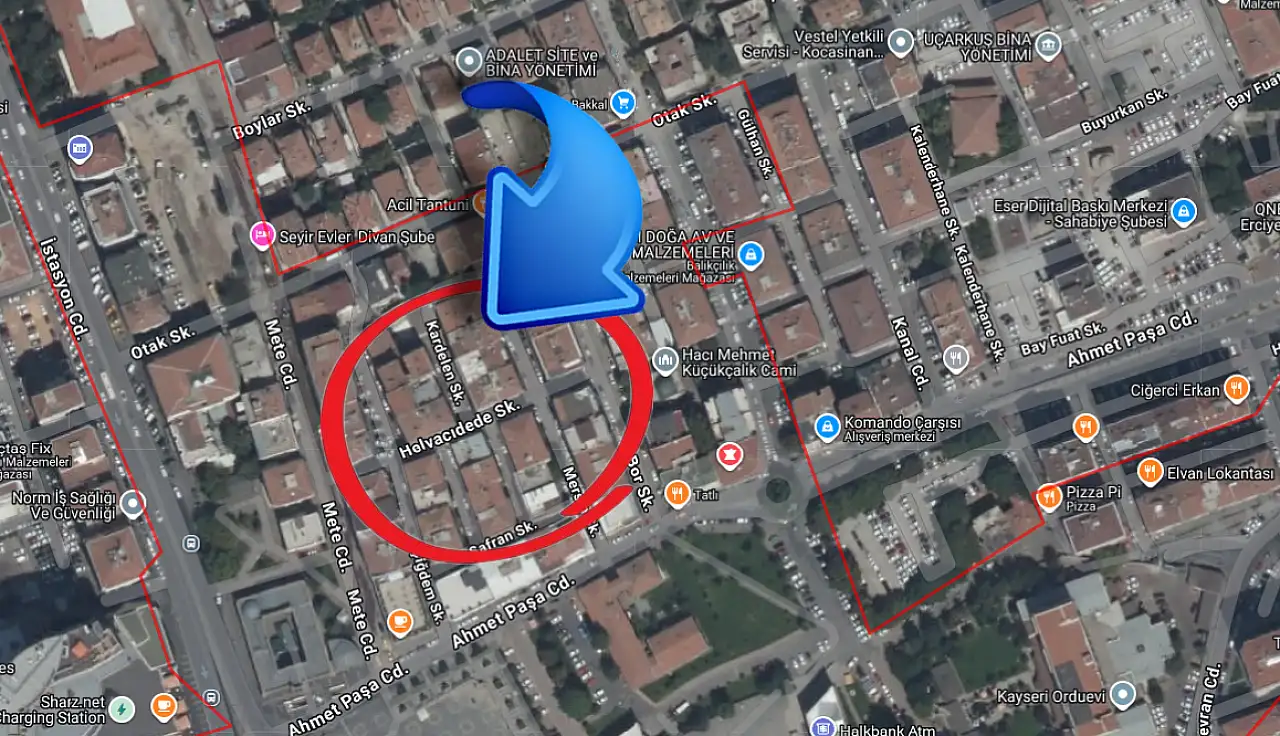 Kayseri'de sokak ortasında mezar var!