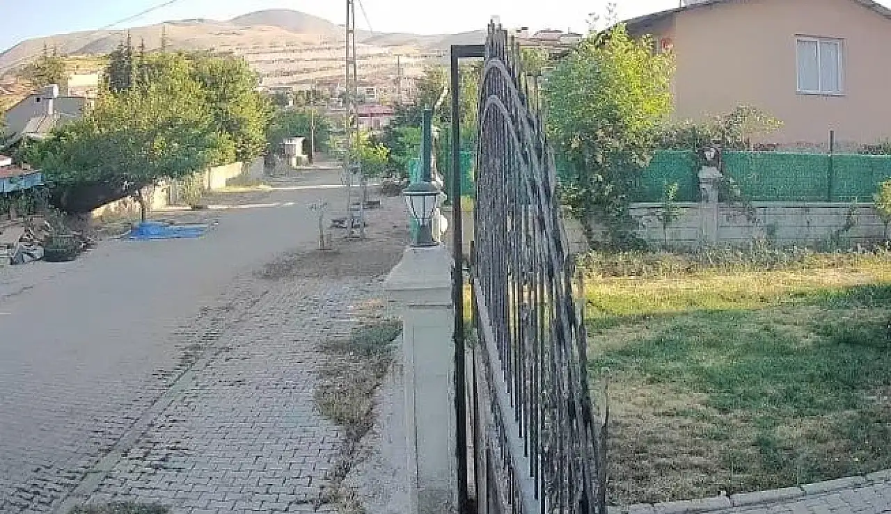 Malatya'da 5 büyüklüğündeki deprem kameralara yansıdı!