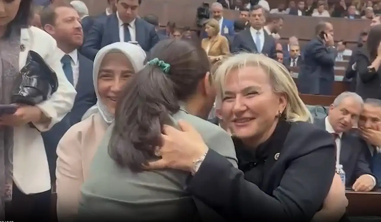 CHP'den istifa eden Kayserili Vekilden AK Parti pozu!