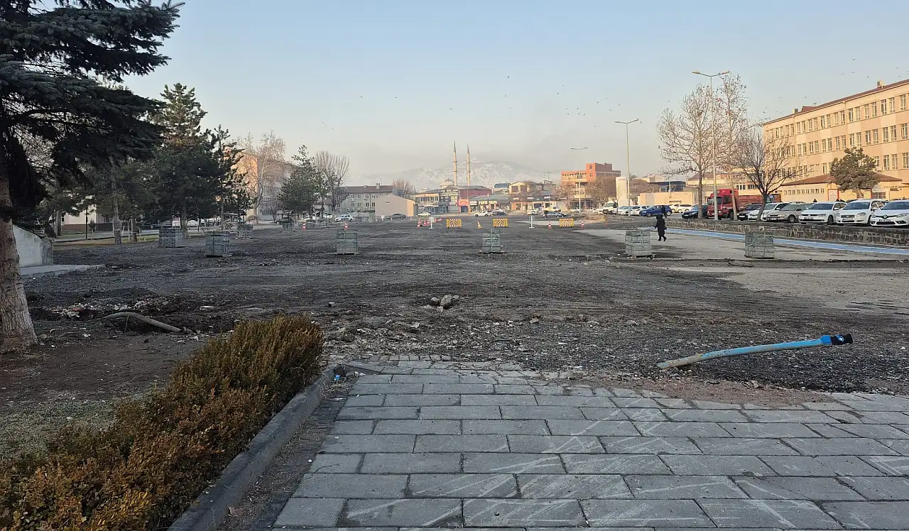 İki yıl önce yıkıldı, alan boş kaldı! İşte Kayseri'nin yeni otoparkı