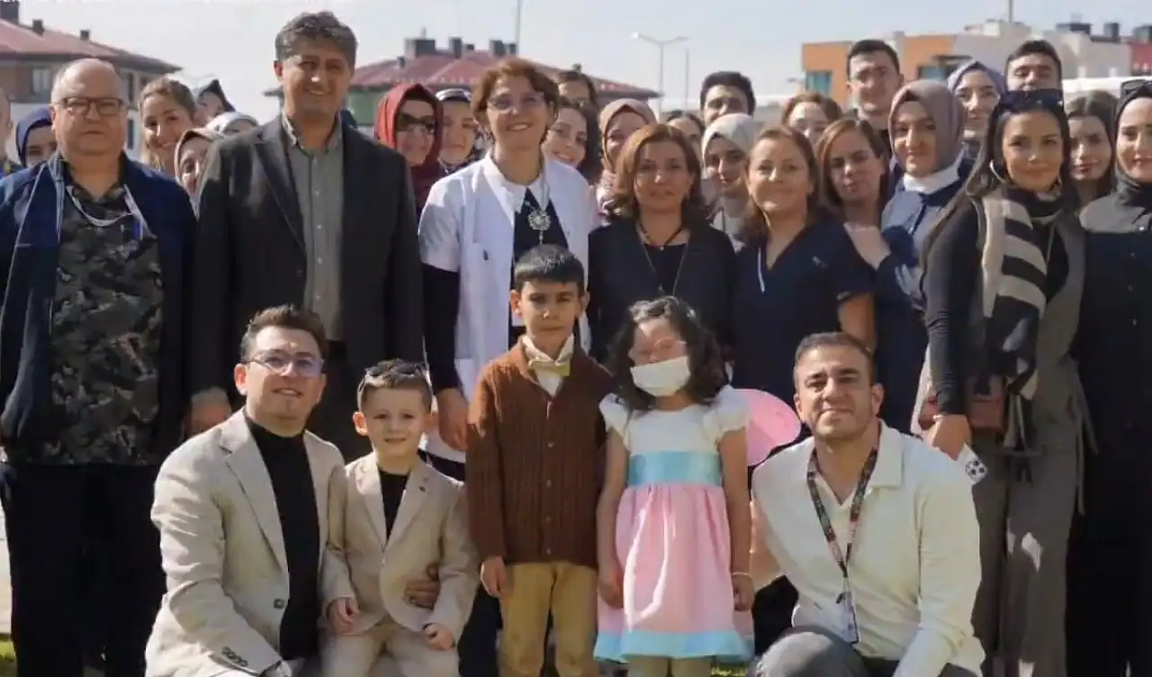 Kayseri Şehir Hastanesi'nde anlamlı etkinlik! Bakın ne için balon bırakıldı?