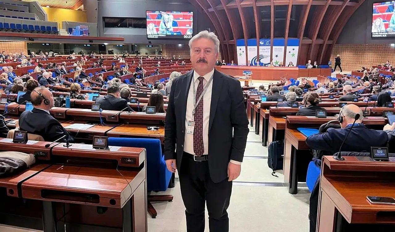 Kayserili başkandan Fransa pozları! Bakın ne için gitti?