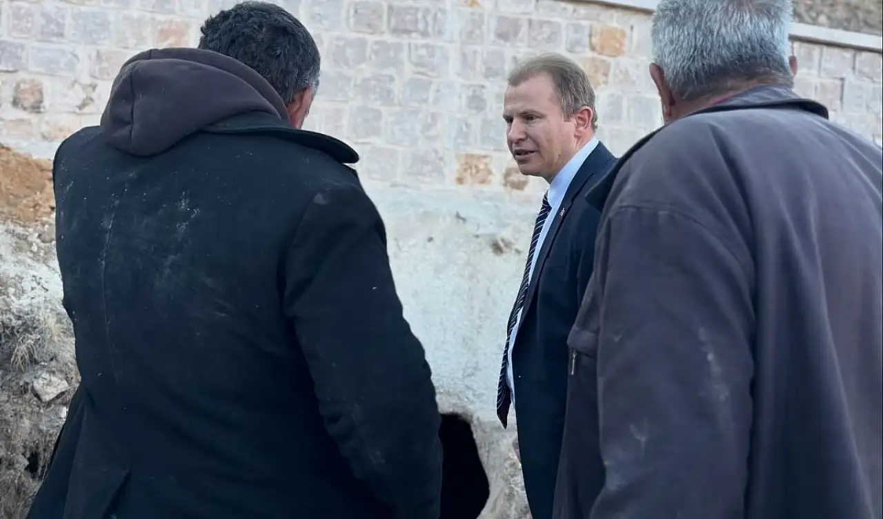 Kayseri'nin 'şanslı' Kaymakamı bin 700 yıllık kiliseyi inceledi!