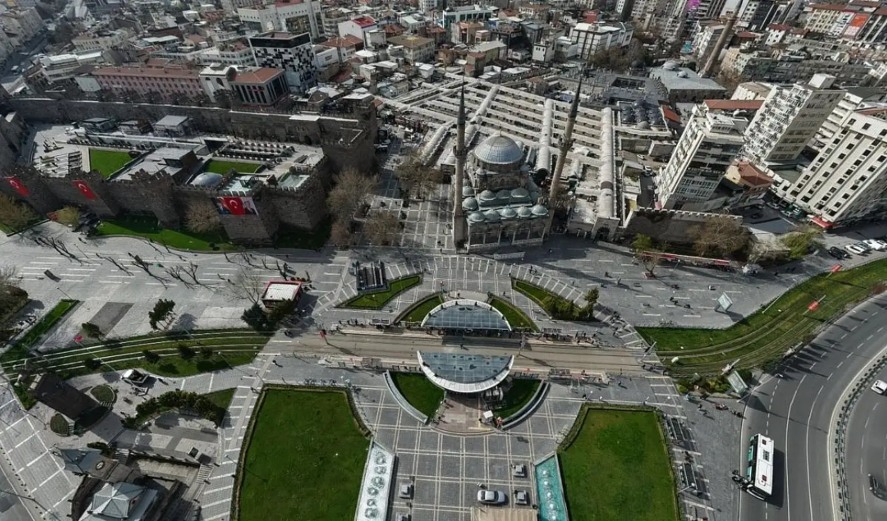 Kayseri Kalesi'nden kafelere! Cumhuriyet Meydanı'nda 8 yılda neler değişti neler