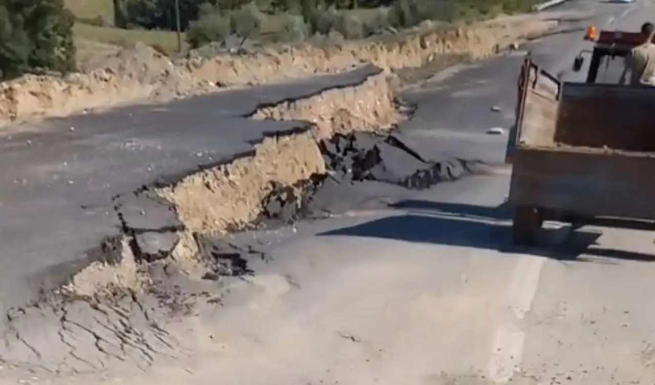 Eski Belediye Başkanı'ndan isyan! 50 metrelik yol hala neden yapılmadı?