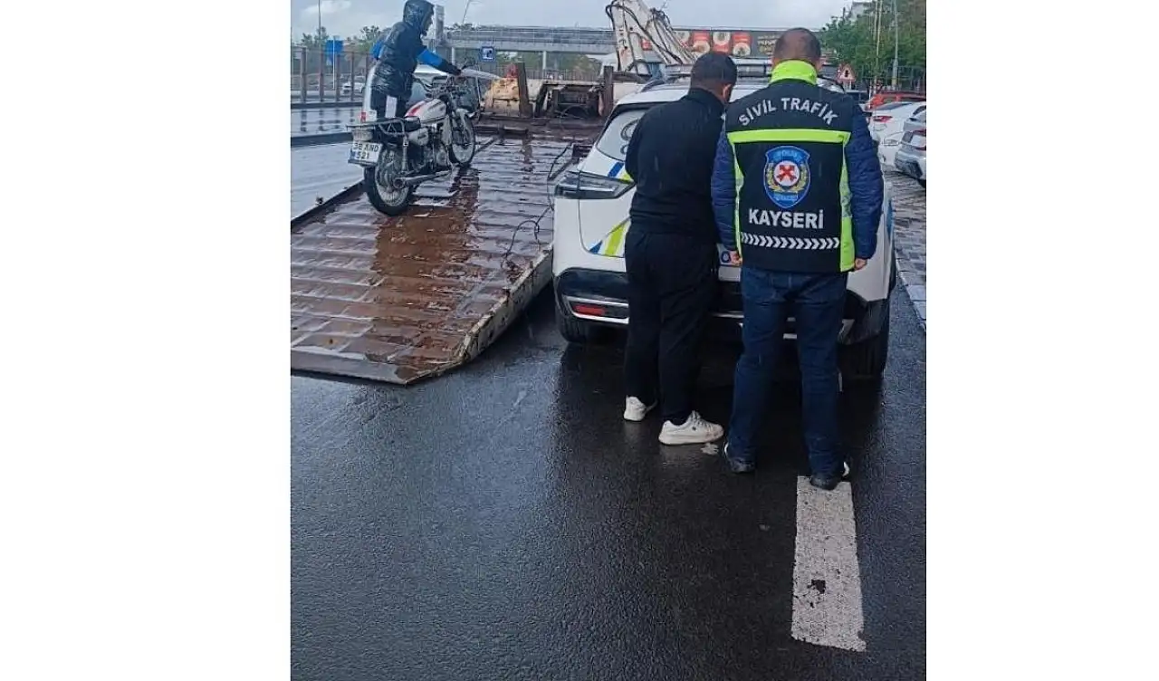 Trafikte akrobatik şov pahalıya patladı