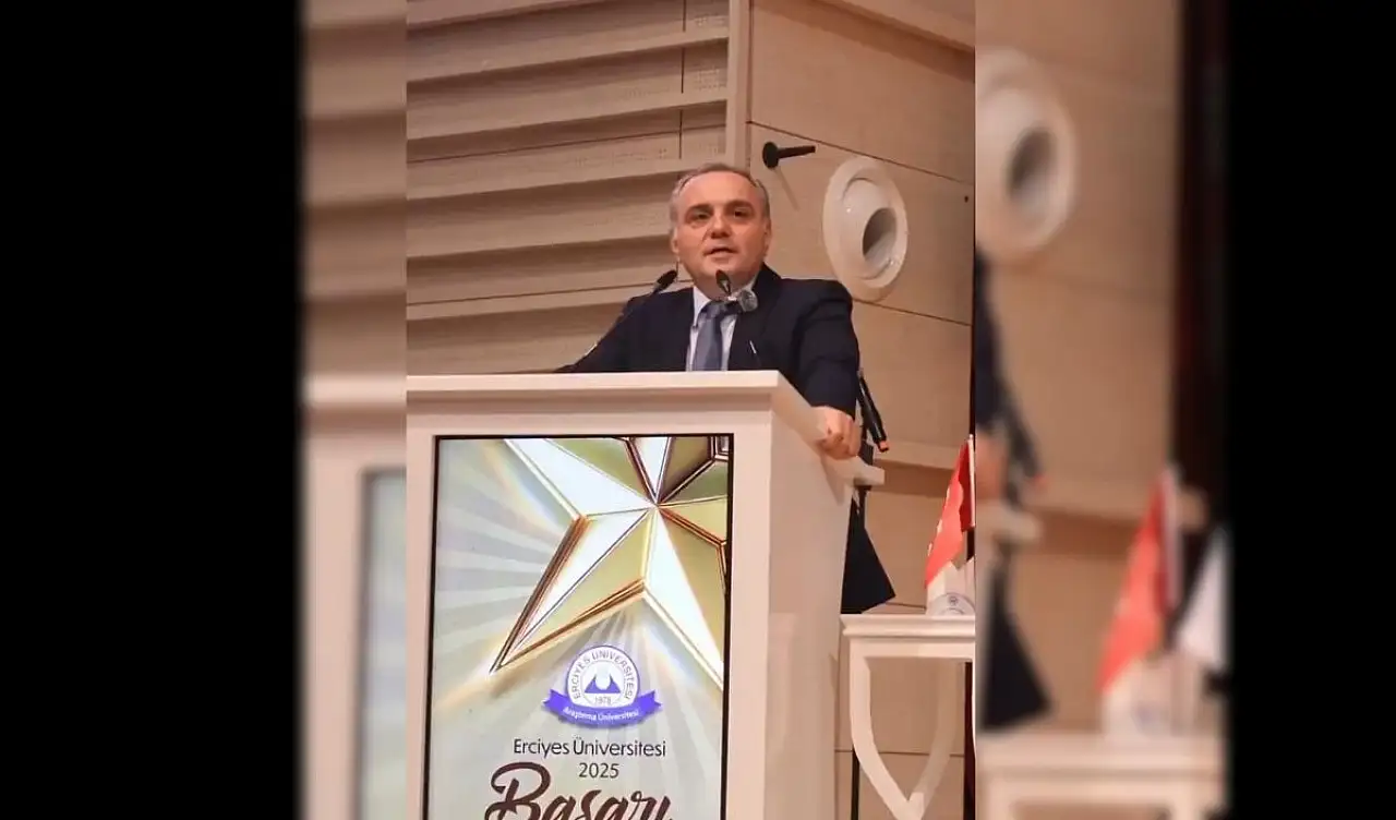 ERÜ'de yıl boyunca öne çıkan isimler ödüllendirildi