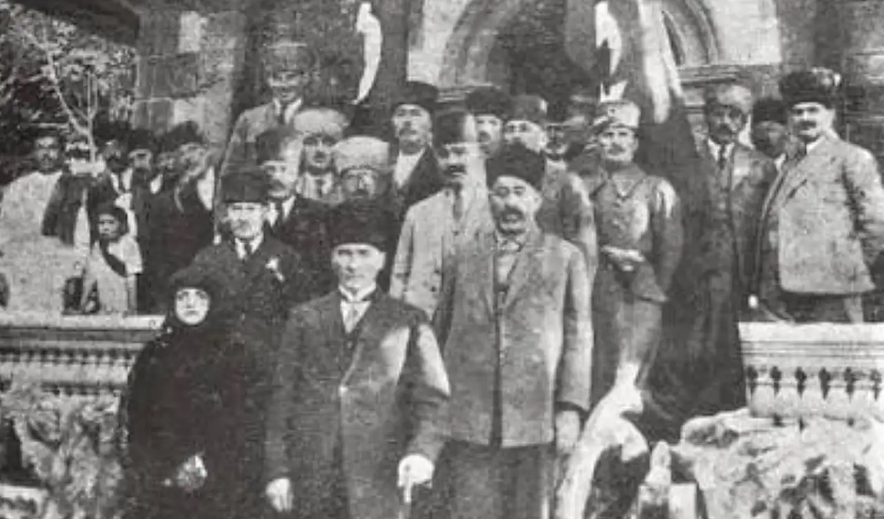 Fotoğraftaki Kayserili öğretmenin Atatürk anısı