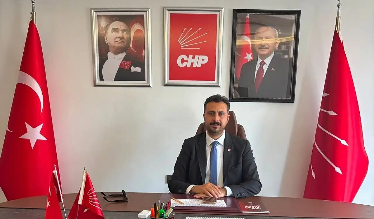 Atatürk posterine saldırı Kayseri'yi karıştırdı! CHP ile Yeni Parti arasında kavga çıktı
