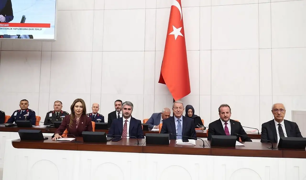 AK Parti Milletvekili Hulusi Akar'ı çıldırtan isim bakın kim çıktı?
