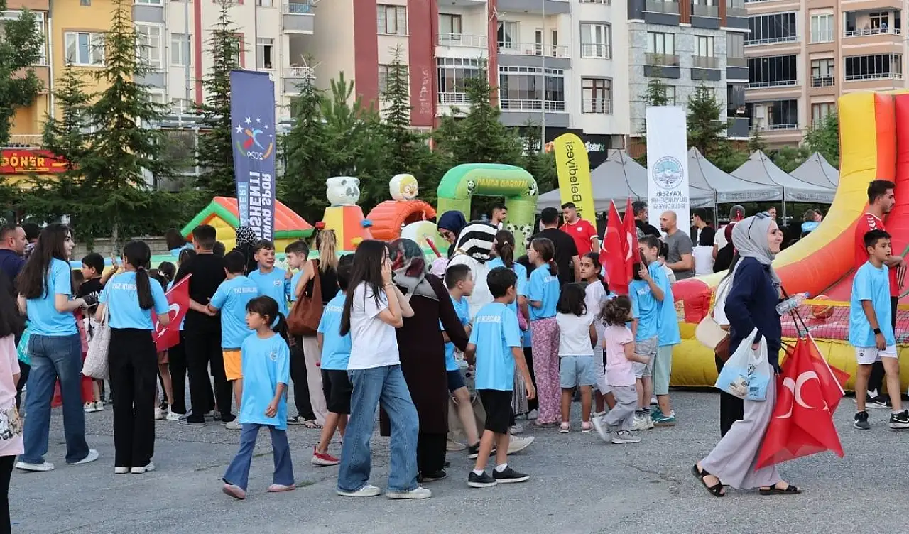 Develi'de festival coşkusu sürüyor! Çocuklar akın etti