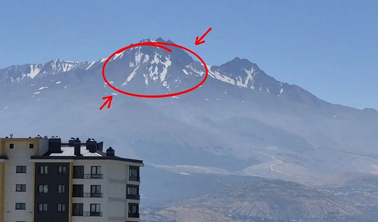 Kayseri'de herkes oraya bakıyor! Dikkat çeken yazı zirvede ortaya çıktı