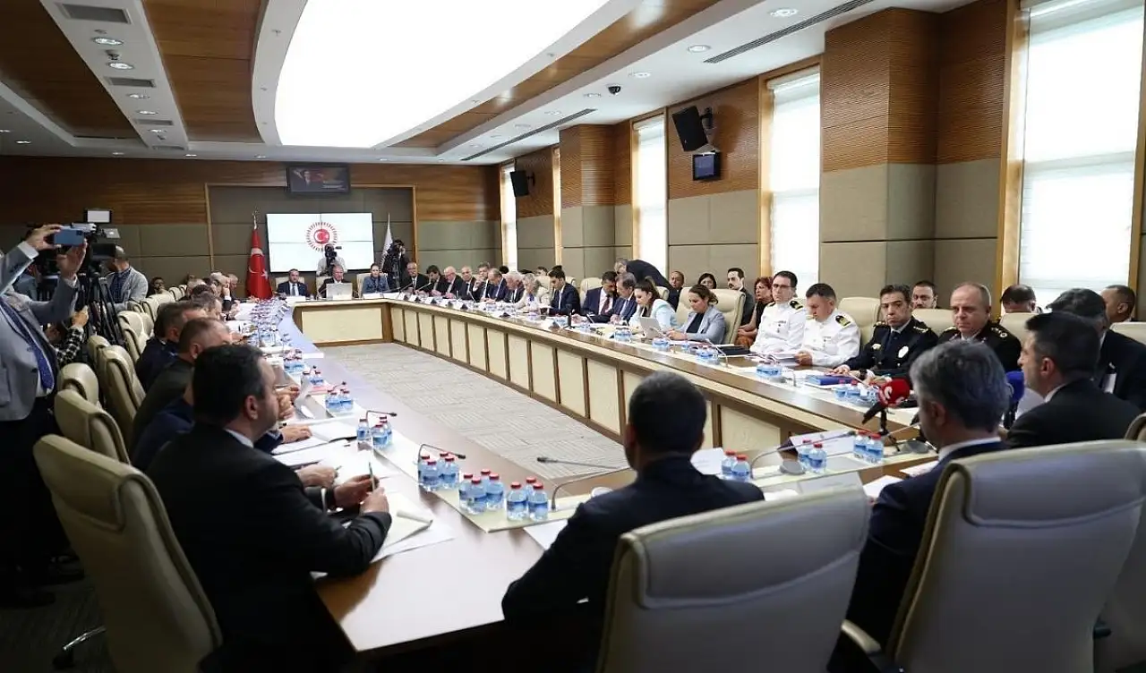 Ankara'da beklenen karar çıktı! Hulusi Akar'dan açıklama geldi
