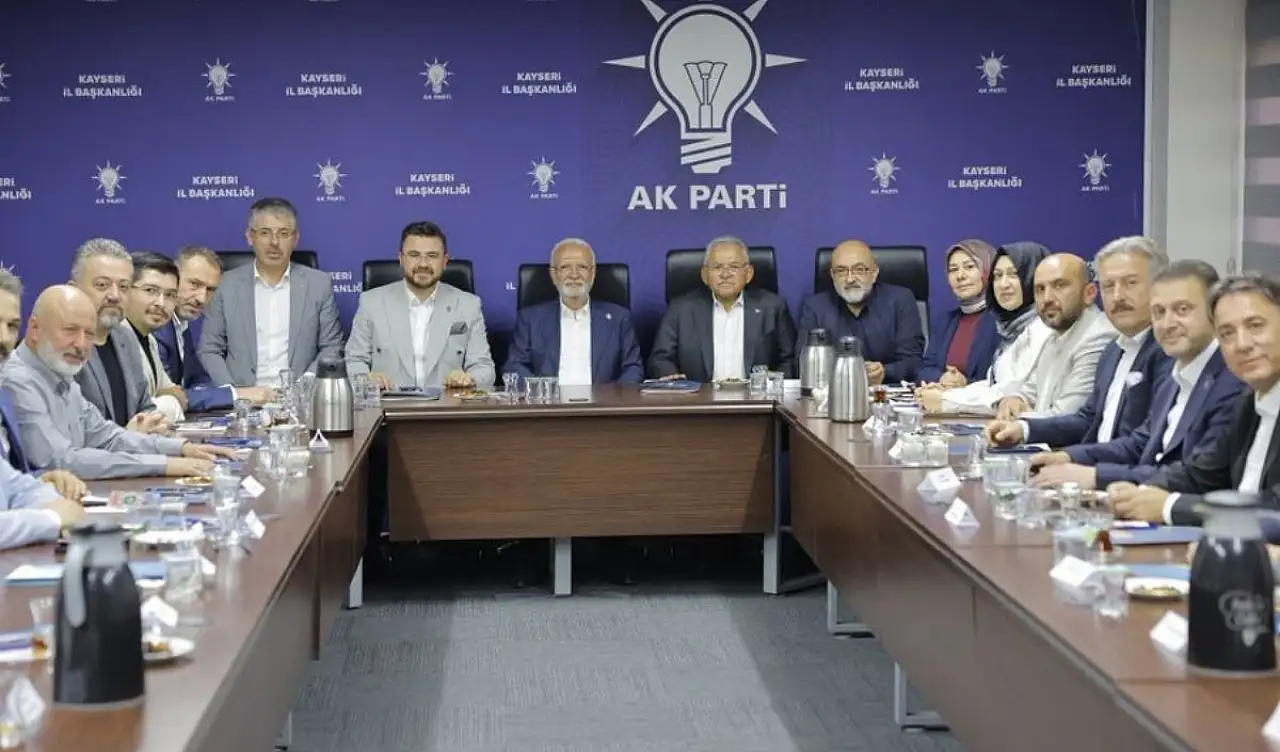 AK Parti Kayseri teşkilatı aynı masada buluştu!