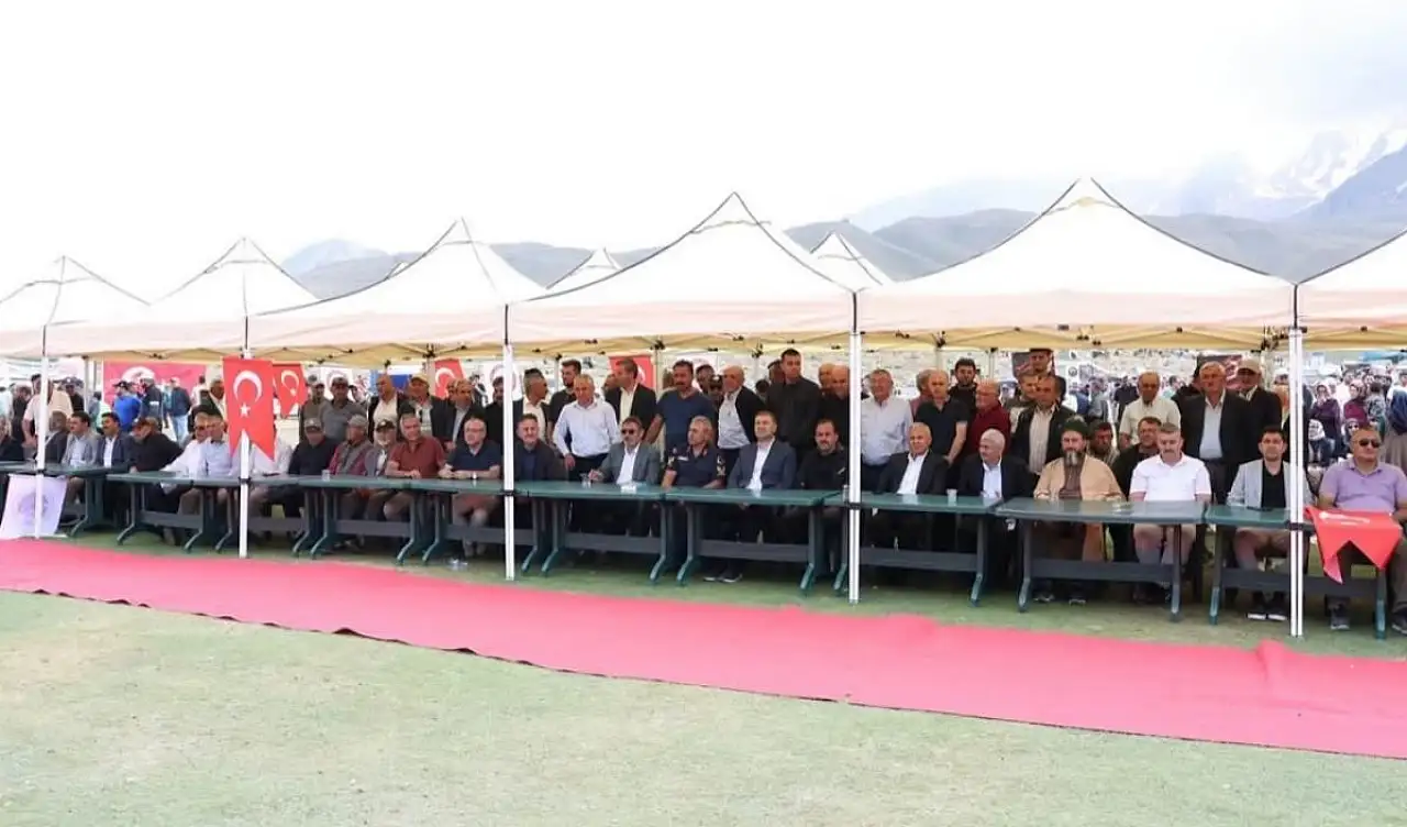 Erciyes gölgesinde Kızılörenliler şölende buluştu