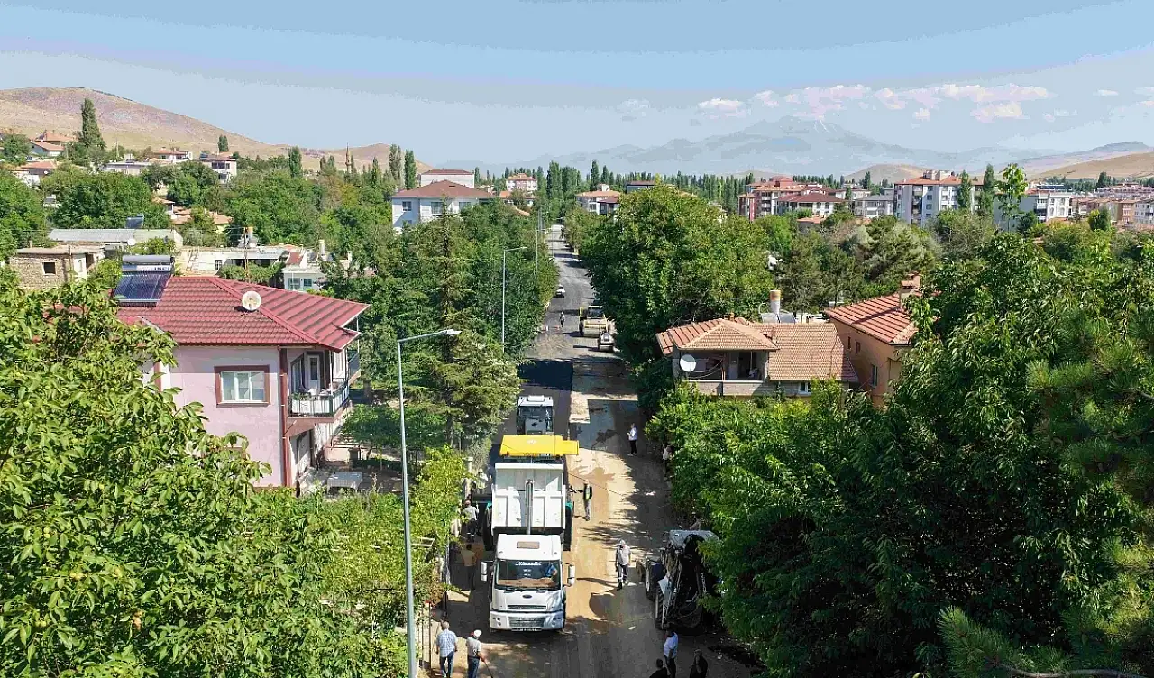 Yahyalı'da 10 milyon TL'lik asfalt hamlesi: 12 mahalleyi kapsıyor