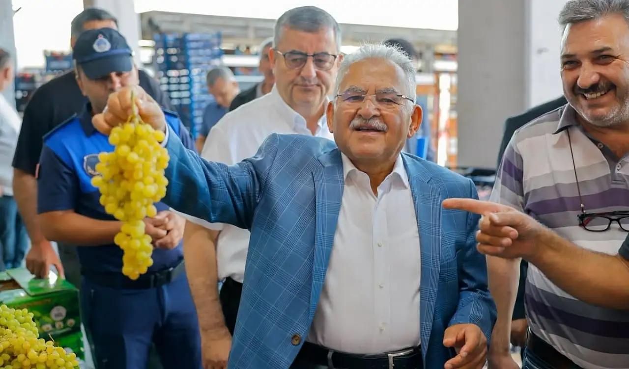 Kayseri Halinde sabah buluşması: Esnaf taleplerini Büyükkılıç'a anlattı