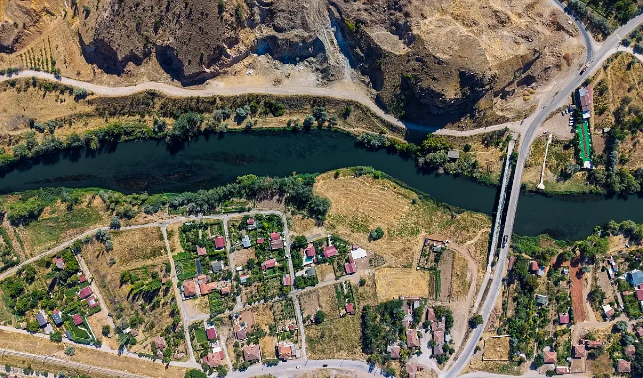 Kayseri'den de geçen Kızılırmak'ta su seviyesi yükseldi! Vatandaşlara uyarı