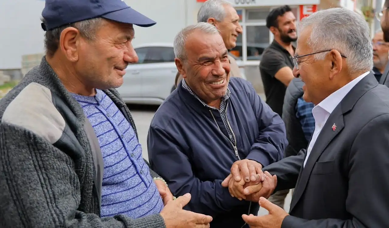 Büyükkılıç üç ilçede sahaya indi: Talepleri yerinde dinledi